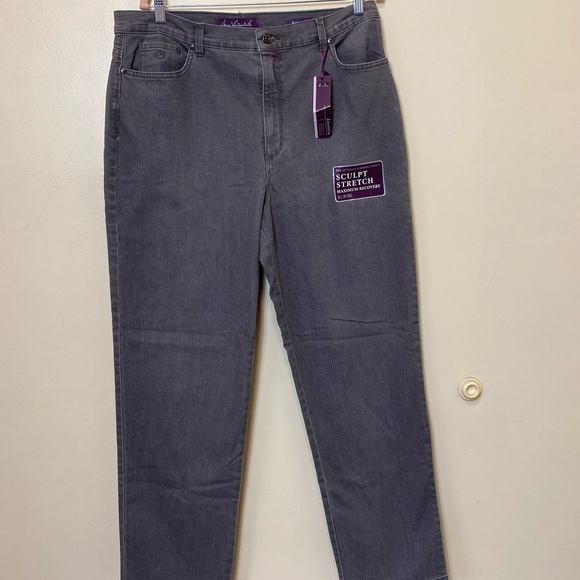 Gloria Vanderbilt Denim - Gloria Vanderbilt Slimming Amanda Jeans. Size 18. NWT.
